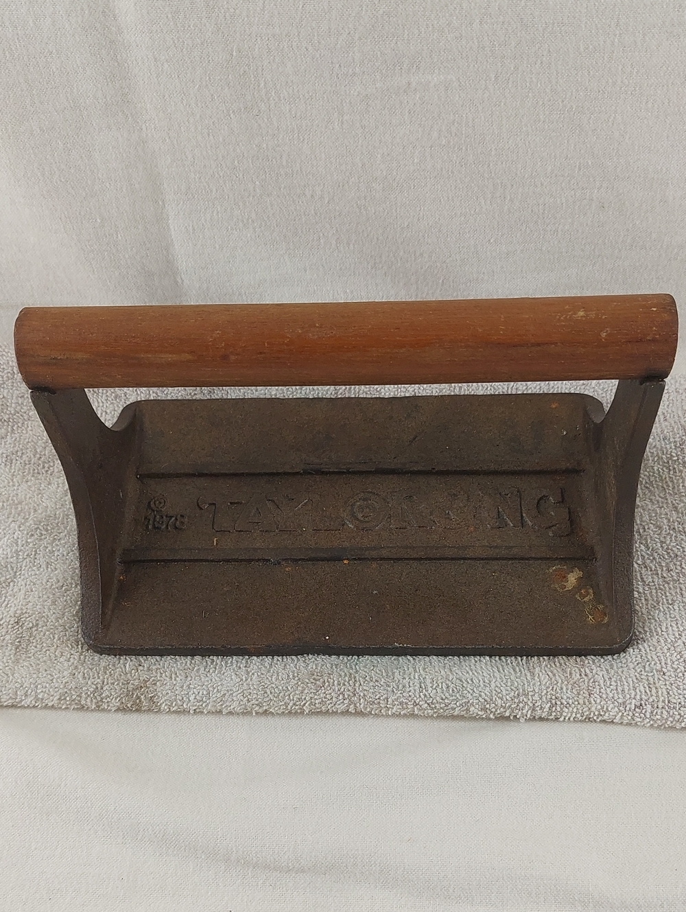 Cast Iron Beacon Press With Wooden Handle 7 1/4 × 4 1/4